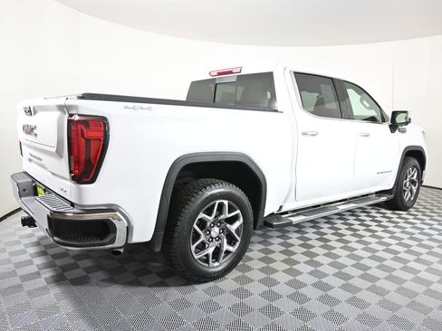 Used 2022 GMC Sierra 1500 SLT w/ SLT Convenience Package AWD/4WD image 7