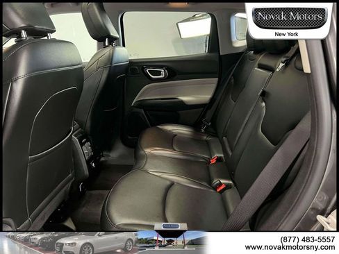 Used 2022 Jeep Compass Limited w/ Sun and Sound Group AWD/4WD image 13