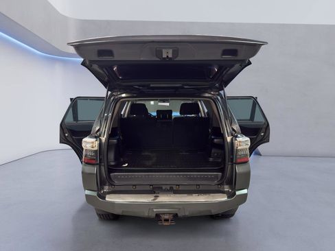 Used 2016 Toyota 4Runner SR5 AWD/4WD image 11