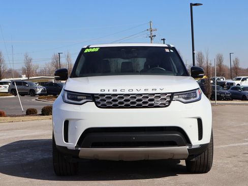 Used 2025 Land Rover Discovery S AWD/4WD image 2