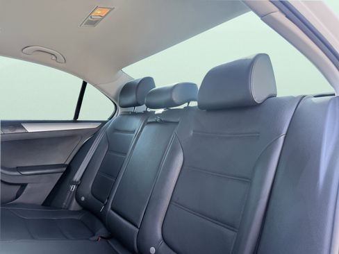 Used 2017 Volkswagen Jetta SE image 38