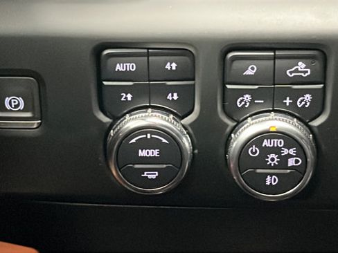 Used 2024 GMC Sierra 2500 Denali Ultimate AWD/4WD image 32