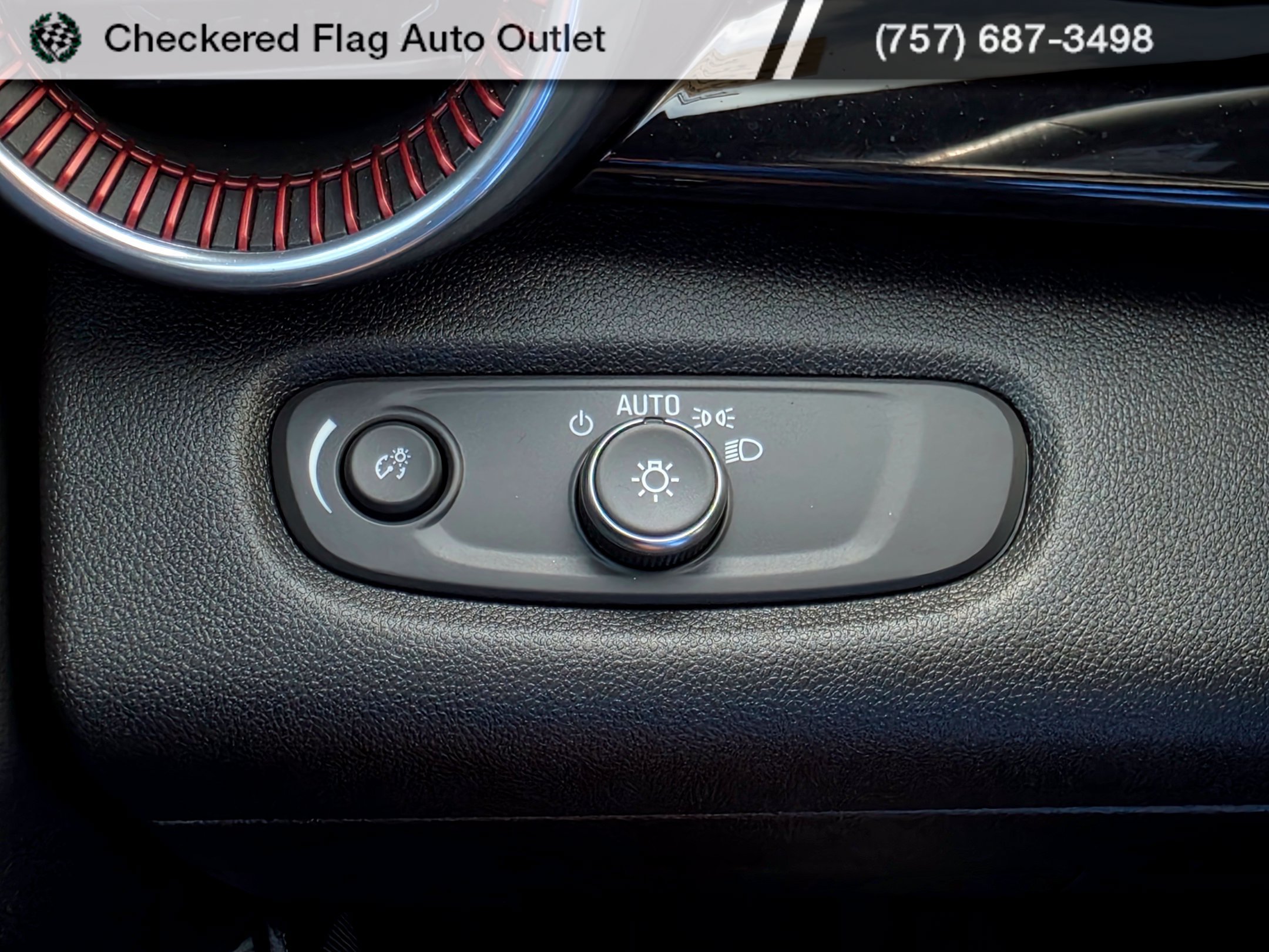 Used 2024 Chevrolet Trax RS w/ Sunroof Package FWD image 24