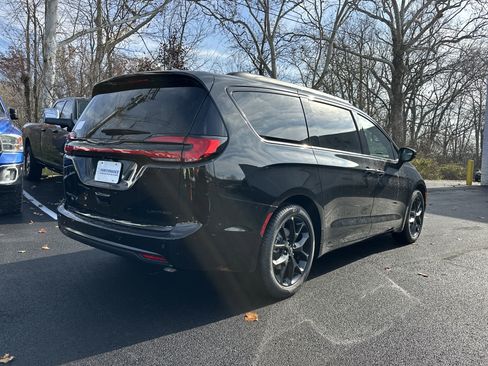 New 2026 Chrysler Pacifica Limited w/ S Appearance Package image 17