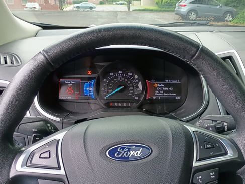 Used 2016 Ford Edge Titanium w/ Equipment Group 301A AWD/4WD image 19