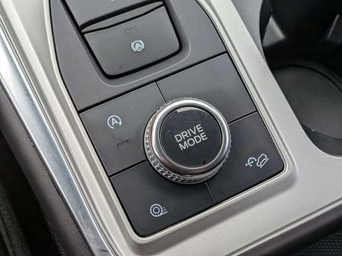 Used 2024 Ford Explorer XLT w/ Equipment Group 202A AWD/4WD image 19