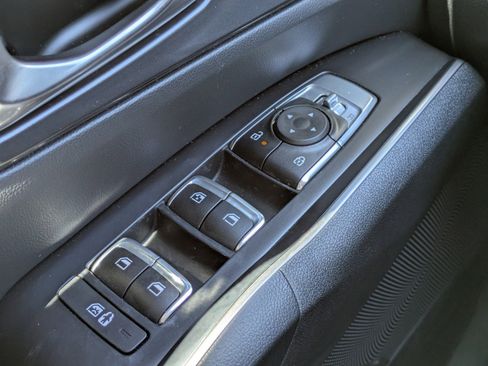 Certified 2025 Kia Sorento LX FWD image 15