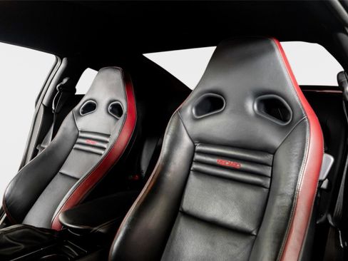 Used 2015 Nissan GT-R Black Edition image 3