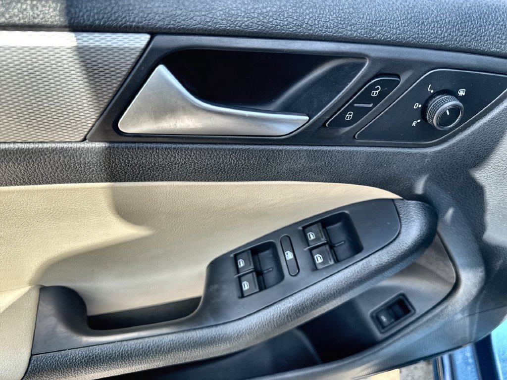 Used 2018 Volkswagen Jetta SE FWD image 22