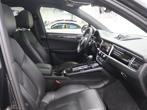 Used 2022 Porsche Macan AWD/4WD image 33