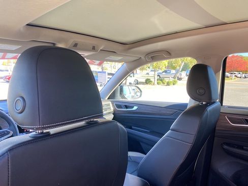 Used 2025 Volkswagen Atlas SEL image 32