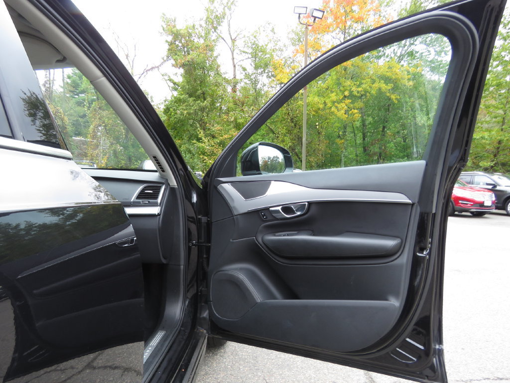 Used 2022 Volvo XC90 T5 Momentum AWD/4WD image 12