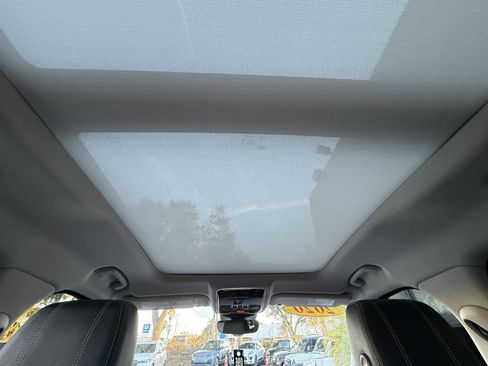 Used 2020 Land Rover Range Rover Velar S image 20