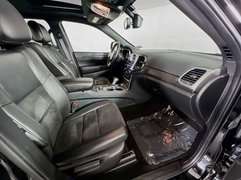 Used 2022 Jeep Grand Cherokee Laredo X image 29