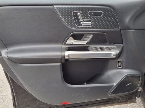 Used 2024 Mercedes-Benz GLB 250 4MATIC image 17