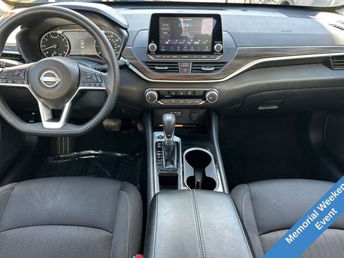 Used 2024 Nissan Altima 2.5 SV FWD image 17