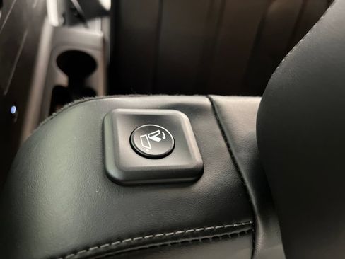 Used 2024 Kia Sorento S FWD image 25