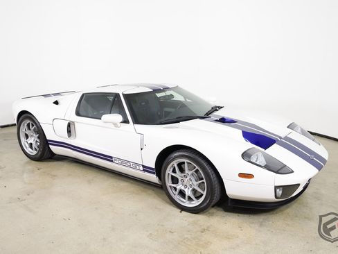 Used 2005 Ford GT image 2