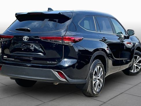 Used 2023 Toyota Highlander XLE AWD/4WD image 13
