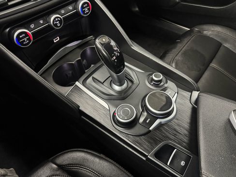 Used 2017 Alfa Romeo Giulia image 29
