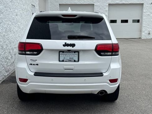 Used 2018 Jeep Grand Cherokee Altitude AWD/4WD image 4