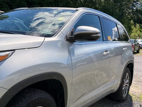 Used 2018 Toyota Highlander XLE AWD/4WD image 7