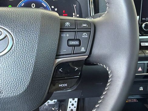 Used 2026 Toyota Camry Hybrid FWD image 25