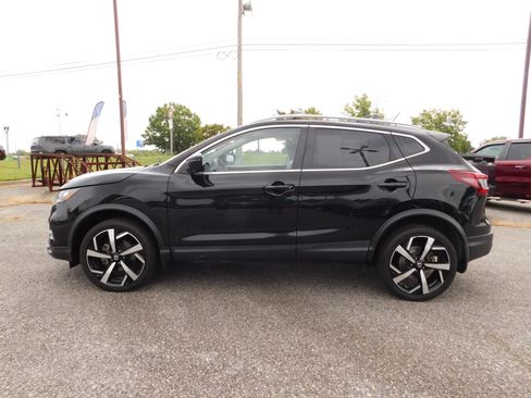 Used 2021 Nissan Rogue Sport SL FWD image 2