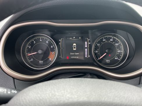 Used 2014 Jeep Cherokee Latitude FWD image 21