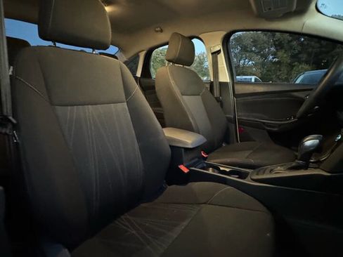 Used 2015 Ford Focus SE image 14