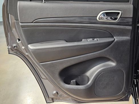 Used 2020 Jeep Grand Cherokee Altitude RWD image 35