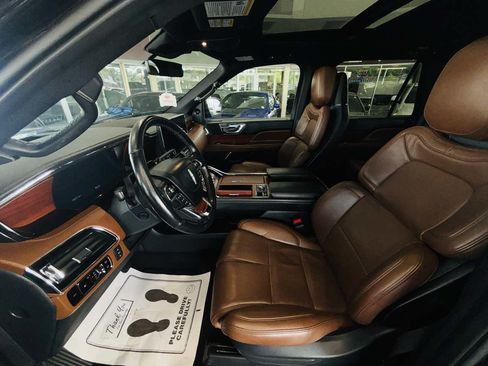 Used 2023 Lincoln Navigator Reserve w/ Monochromatic Package AWD/4WD image 30