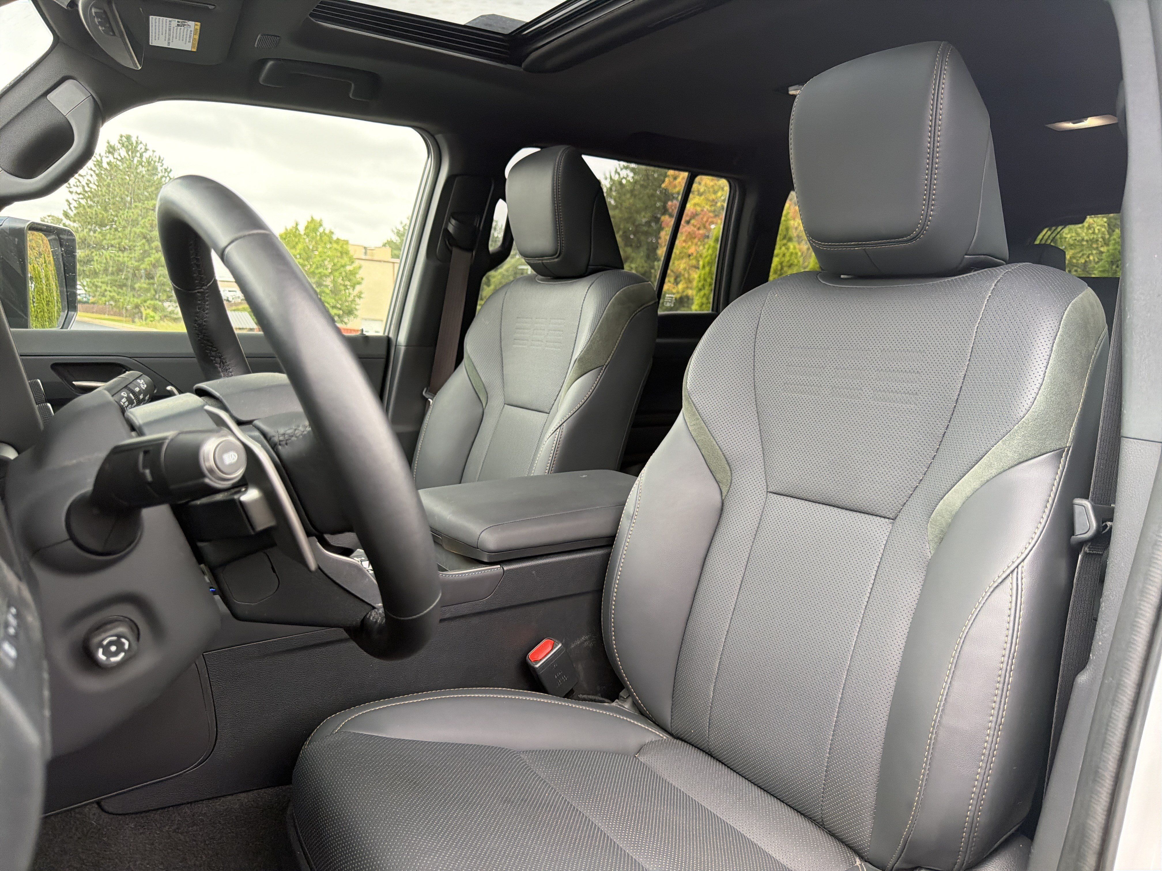Used 2025 Lexus GX 550 AWD/4WD image 7