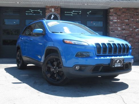 Used 2018 Jeep Cherokee Latitude w/ Altitude Package AWD/4WD image 1
