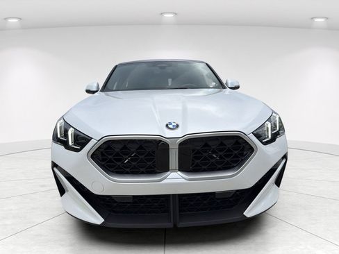 Certified 2025 BMW X2 xDrive28i AWD/4WD image 2