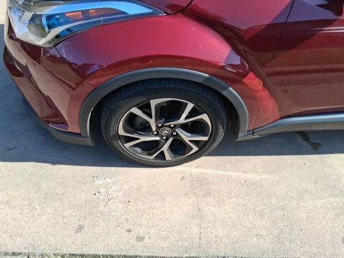 Used 2019 Toyota C-HR Limited FWD image 10