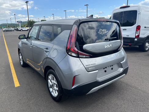 Used 2025 Kia Soul LX w/ LX Technology Package FWD image 7