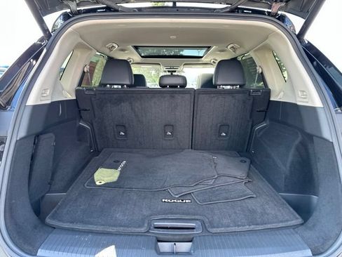 Certified 2023 Nissan Rogue SV w/ SV Premium B Package AWD/4WD image 18