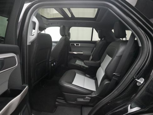 Used 2022 Ford Explorer XLT w/ Equipment Group 202A image 16