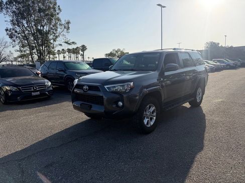 Used 2015 Toyota 4Runner SR5 w/ Four Season Floor Mat Package AWD/4WD image 1