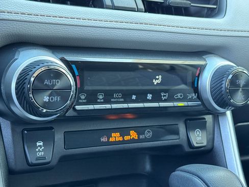 Certified 2025 Toyota RAV4 XLE w/ Convenience Package image 21