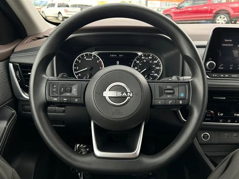 Used 2022 Nissan Rogue SV AWD/4WD image 9
