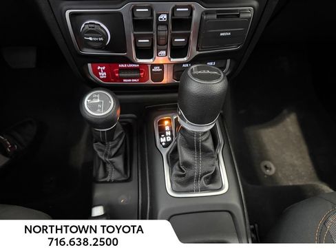 Used 2025 Jeep Gladiator Mojave w/ Safety Group AWD/4WD image 19