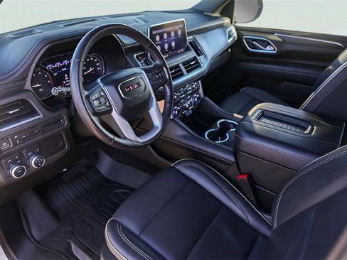 Used 2021 GMC Yukon XL SLT w/ SLT Premium Package image 13