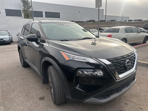 Used 2023 Nissan Rogue S image 3