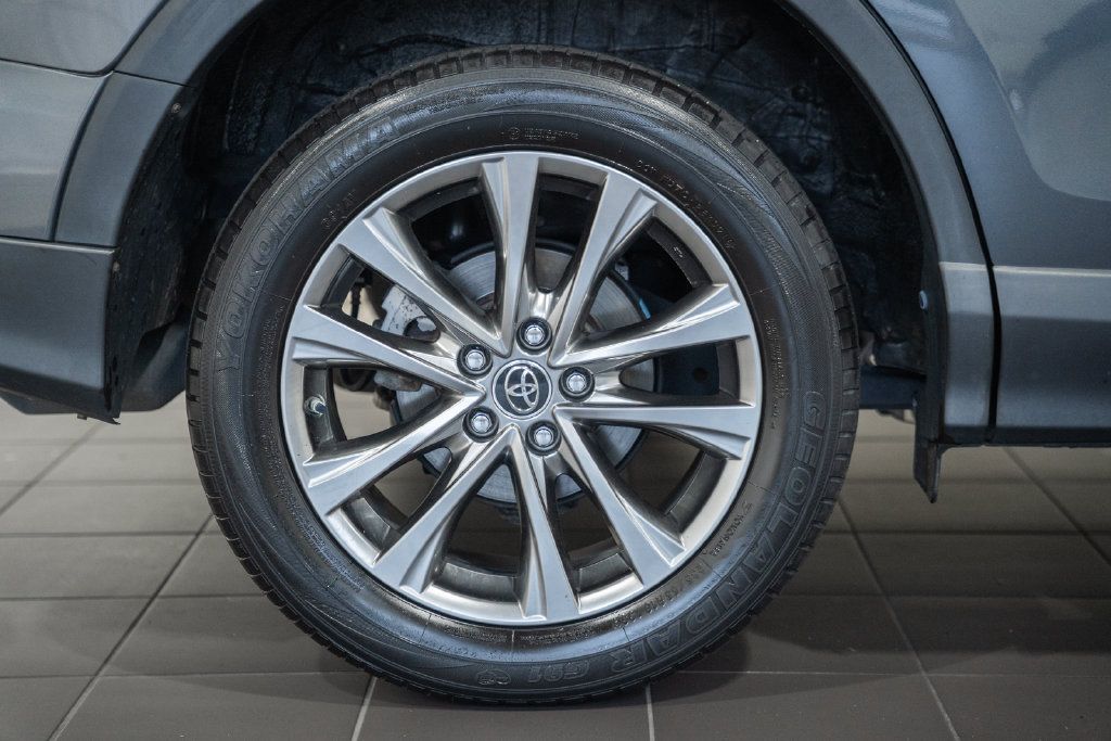 Used 2018 Toyota RAV4 Limited AWD/4WD image 16
