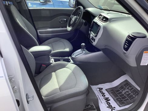 Used 2017 Kia Soul EV image 8