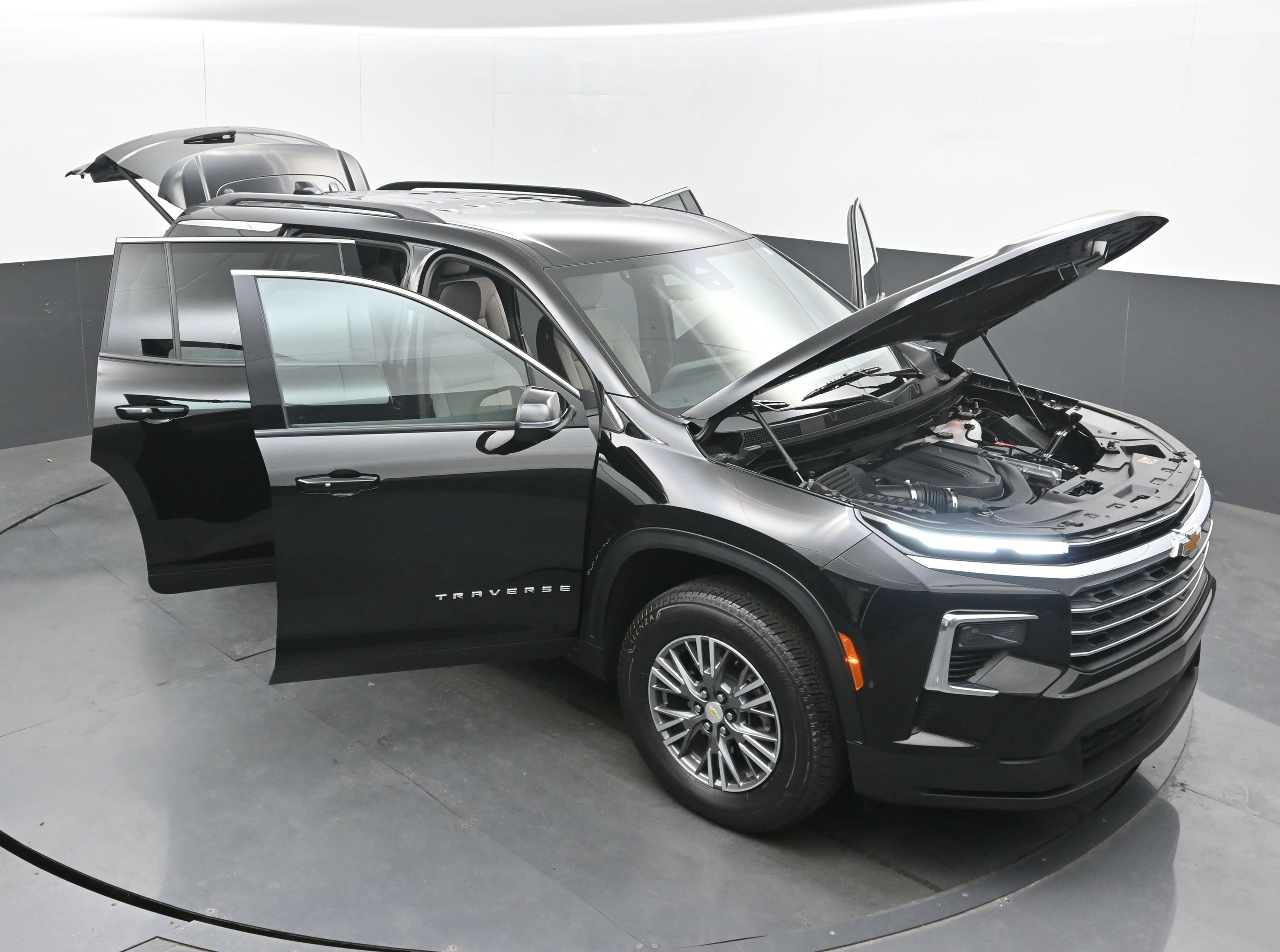 Used 2026 Chevrolet Traverse LT w/ Driver Confidence Package FWD image 40