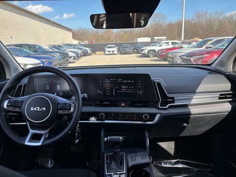 Used 2025 Kia Sportage LX FWD image 33