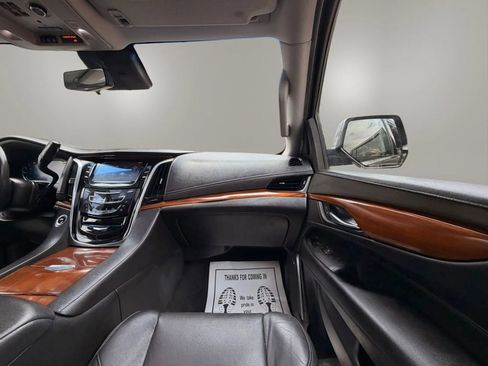 Used 2017 Cadillac Escalade ESV Premium Luxury RWD image 30